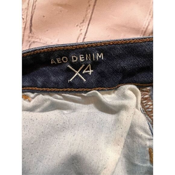 American Eagle Women's Size 2 Short Jegging Jeans Distressed AEO X4 Denim Skinny - Picture 3 of 8